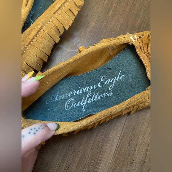 American Eagle Size 7 Moccasin Flats with Beaded Floral Design - Picture 3 of 4